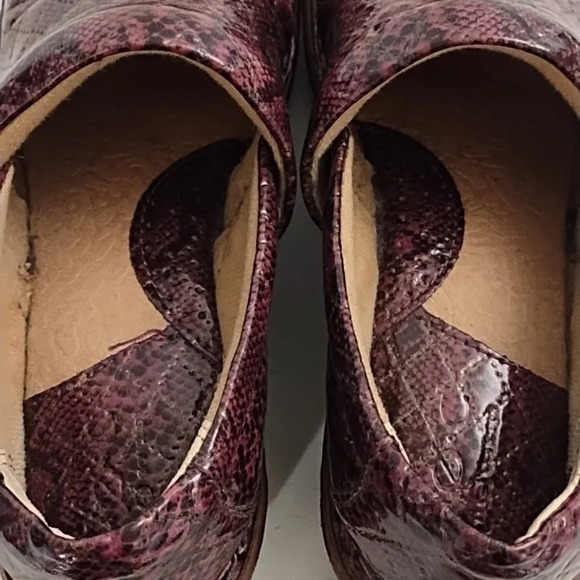 BOC Born Size 7 Plum Quilted Clog Shoes Comfy Peggy Quilted Snake Patent - Picture 4 of 11